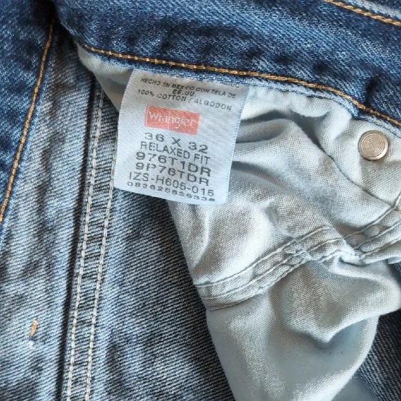 Wrangler Men's Deep Blue Relaxed Jeans - Picture 2 of 5